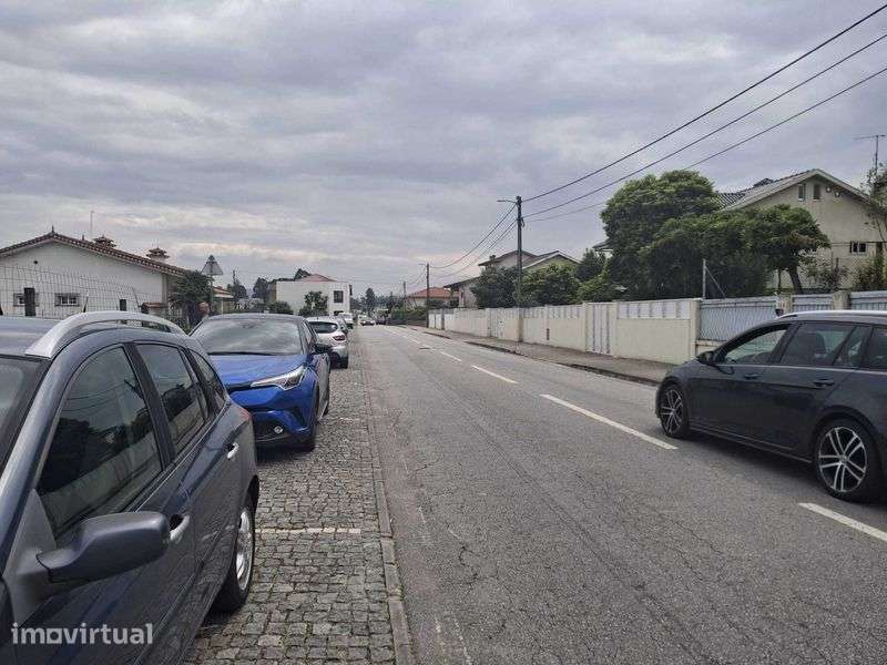 Terreno perto dos Gêmeos Ferreira em Lousada - Grande imagem: 4/5
