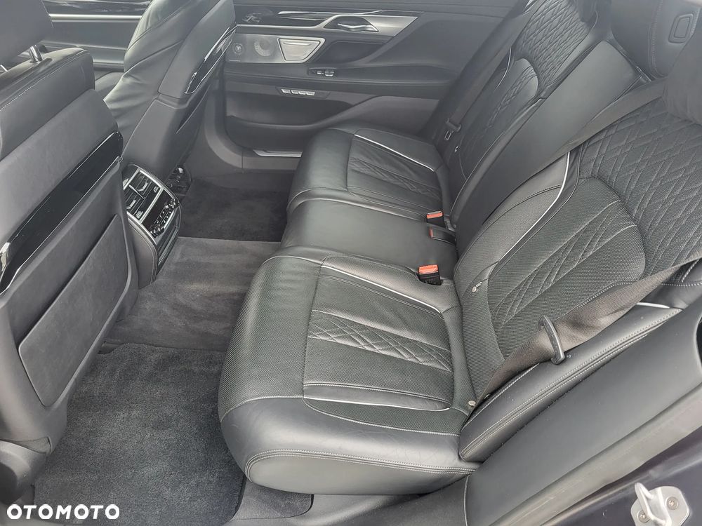 BMW Seria 7 M760Li xDrive - 23