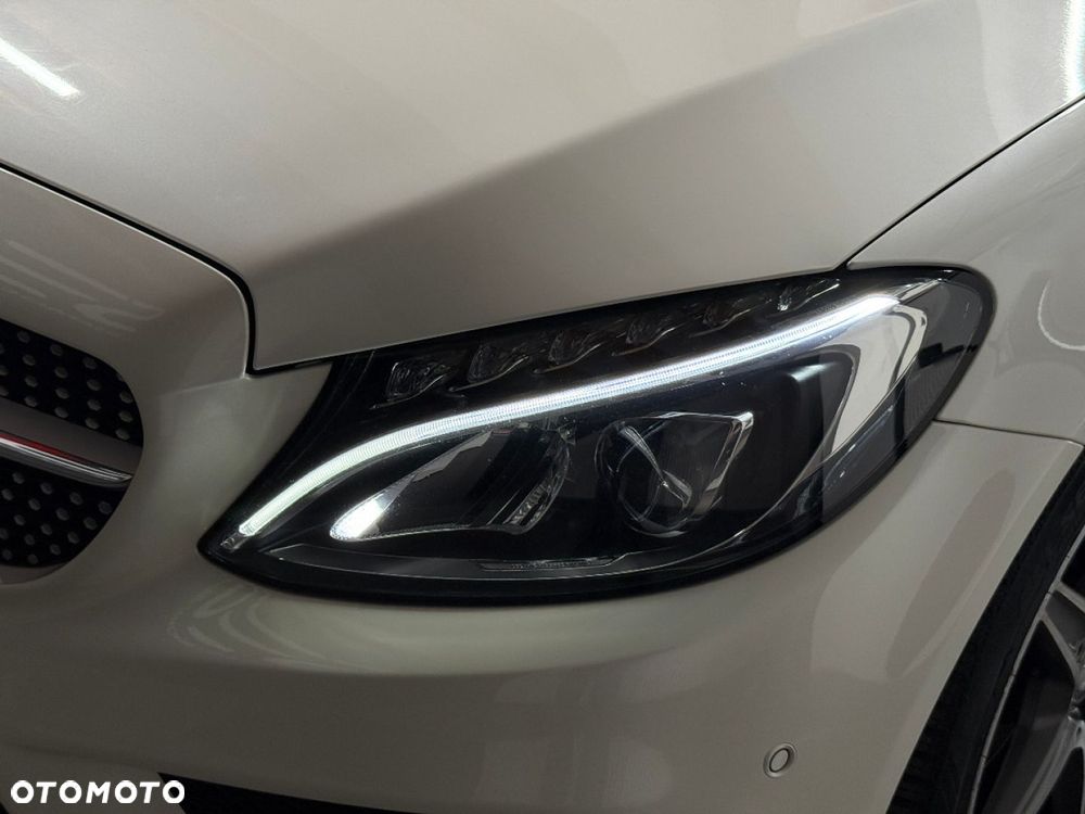Mercedes-Benz Klasa C 300 7G-TRONIC - 32
