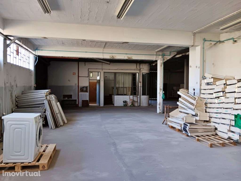 Armazém em Nogueira da Maia - Grande imagem: 3/13