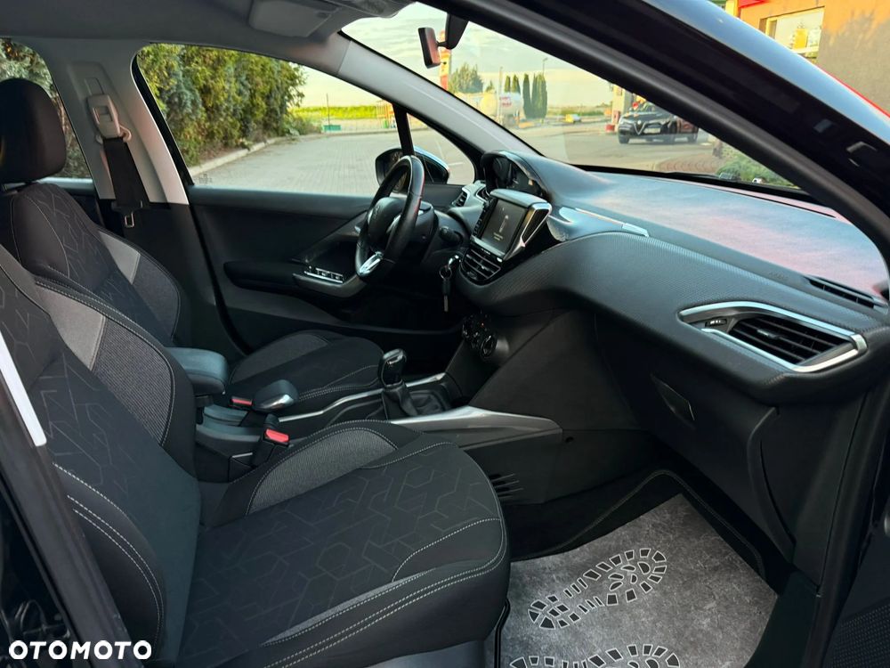 Peugeot 2008 1.2 Pure Tech Allure S&S - 38