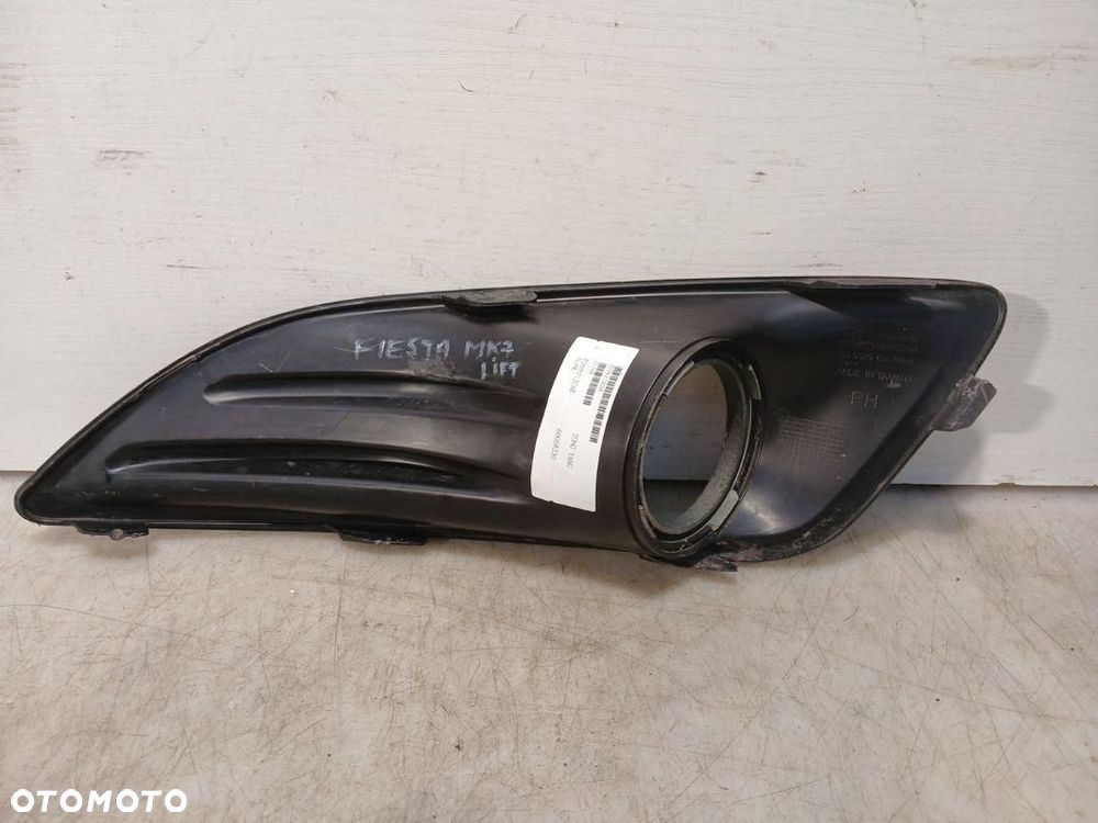 KRATKA W ZDERZAK RAMKA HALOGENU PRAWA FORD FIESTA MK7 LIFT FD99212211A - 2