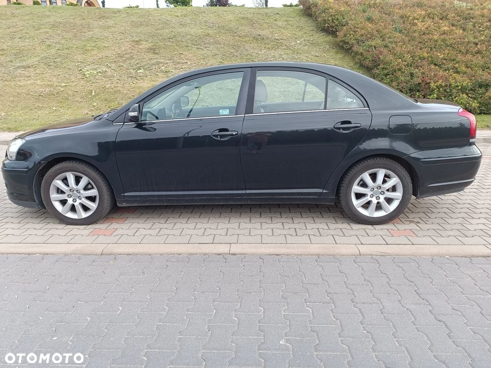 Toyota Avensis 2.0 D-4D Sol - 2