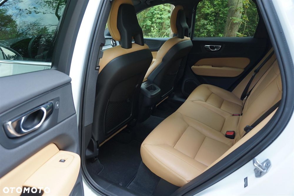 Volvo XC 60 T5 AWD Geartronic Momentum Pro - 28