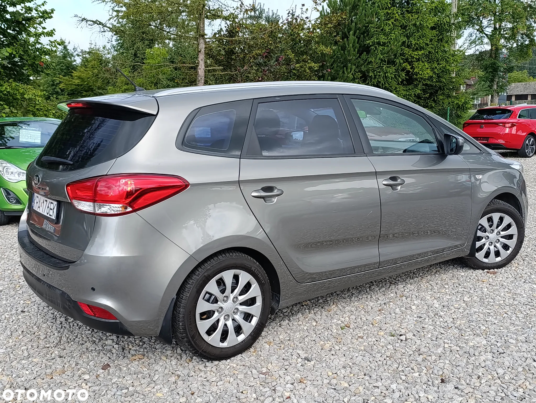 Kia Carens - 7