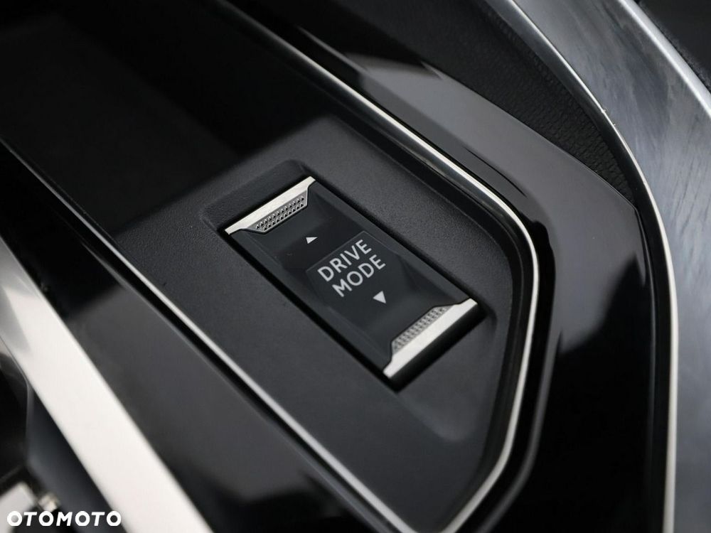 Peugeot 3008 Hybrid4 300 e-EAT8 GT - 32