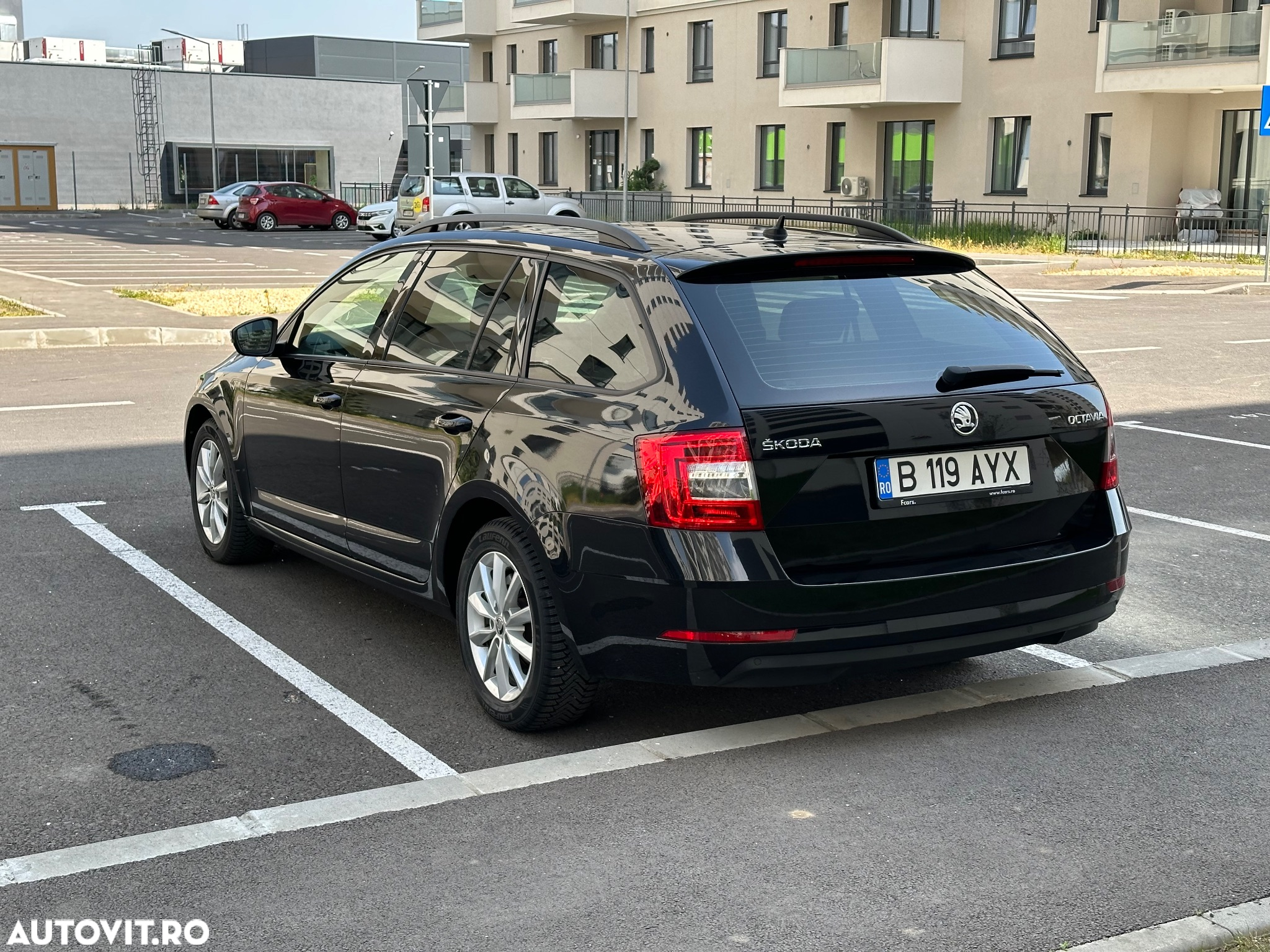 Skoda Octavia Combi Diesel 1.6 TDI DSG Ambition - 4