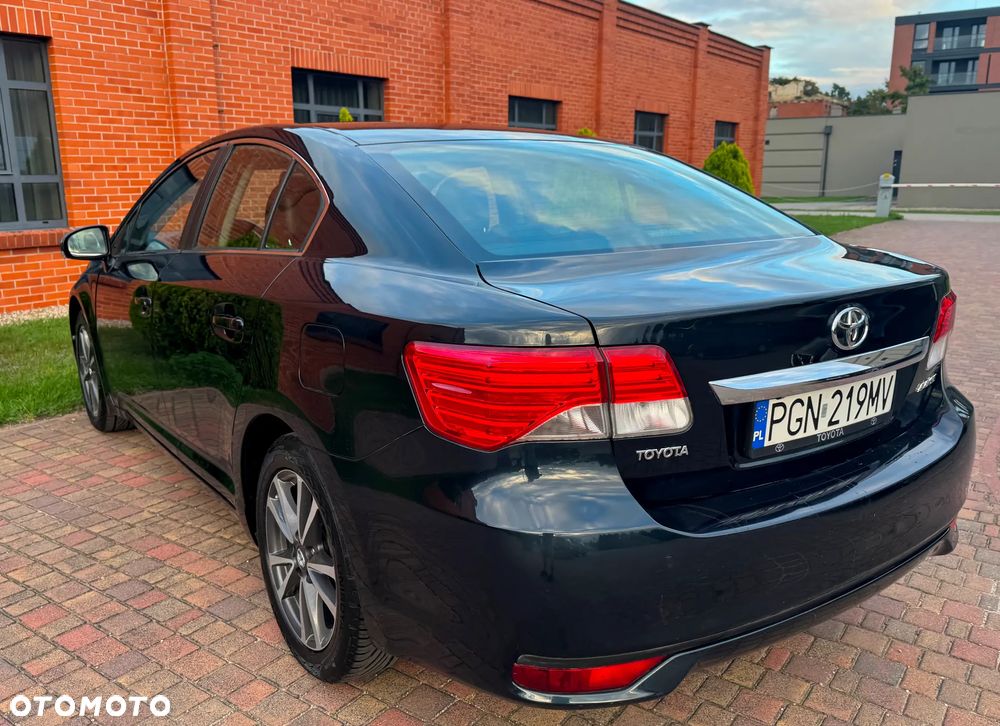 Toyota Avensis 1.6 Premium - 10