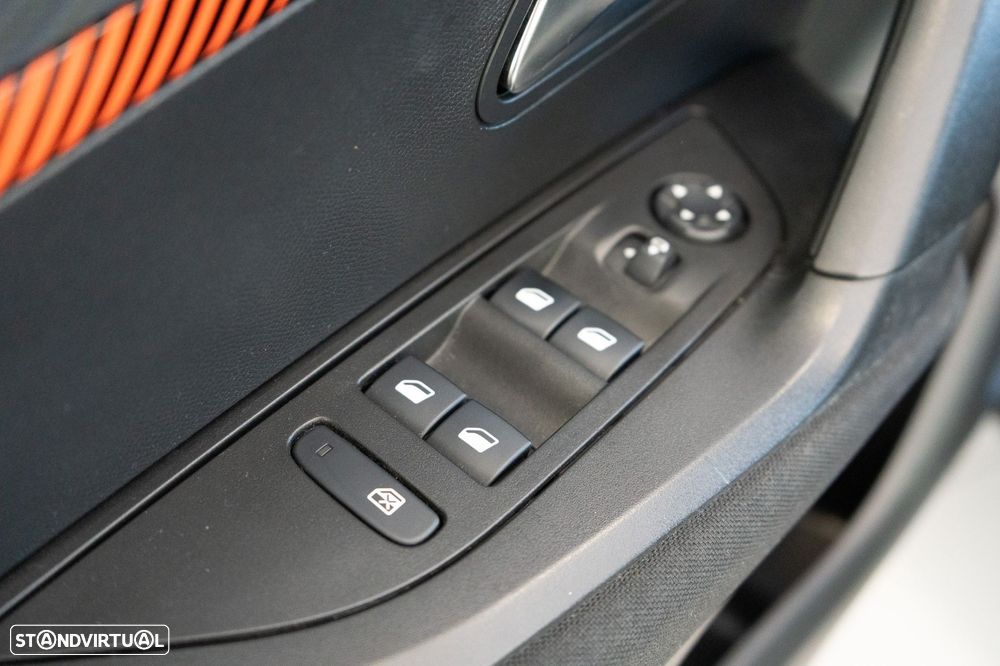 Peugeot 2008 PureTech 100 Active - 17