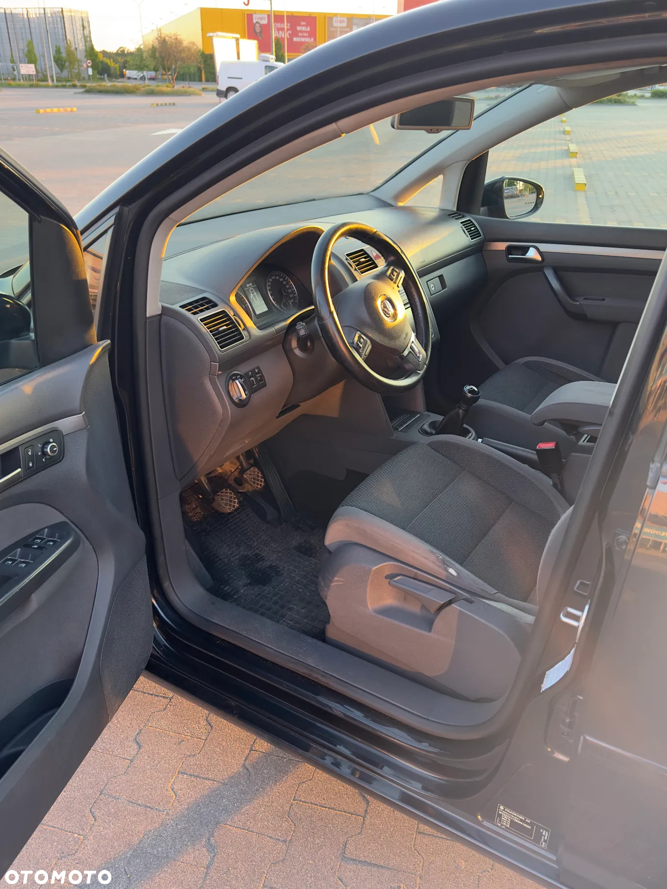 Volkswagen Touran 1.6 TDI DPF BlueMot Trendline - 24