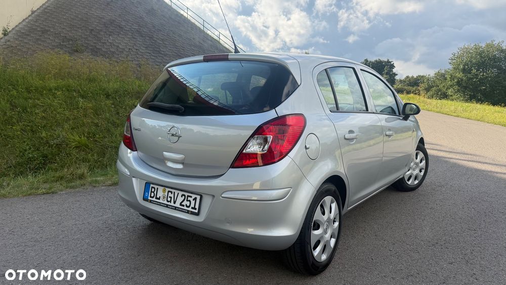 Opel Corsa 1.4 16V Color Edition - 2