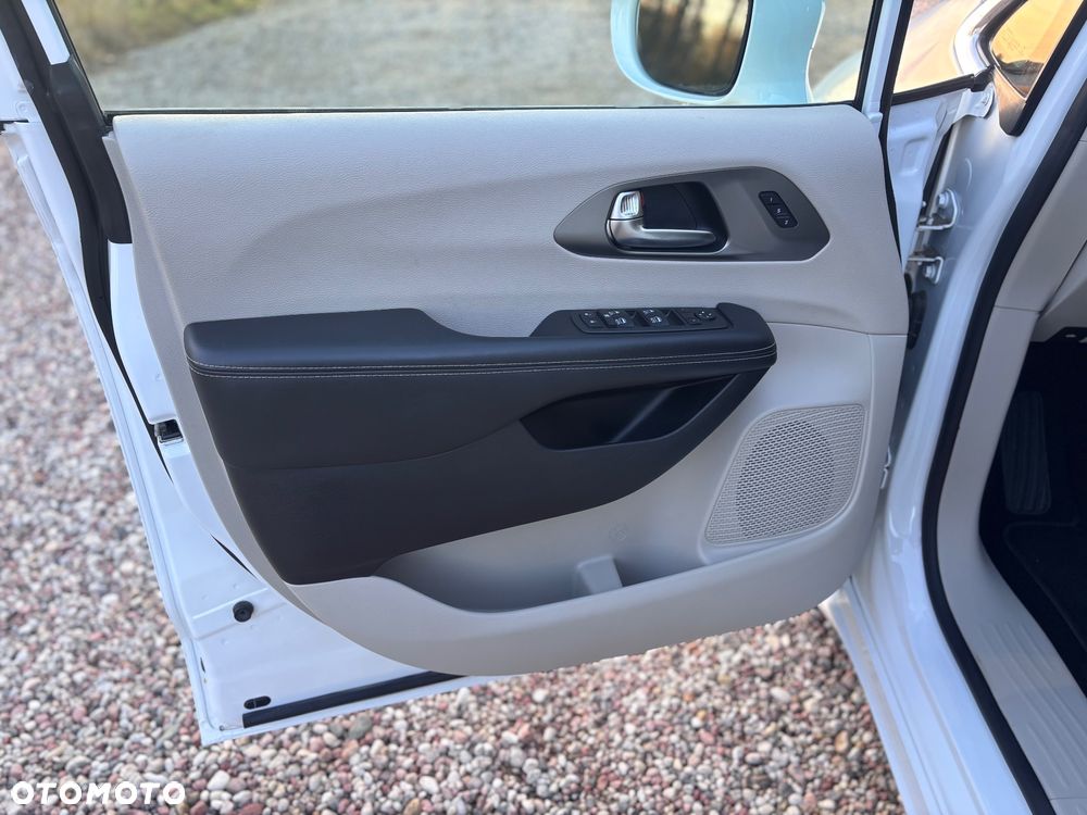 Chrysler Pacifica - 15