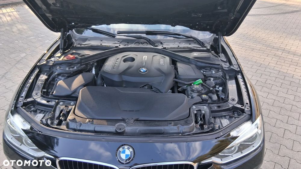 BMW Seria 3 330i xDrive - 10