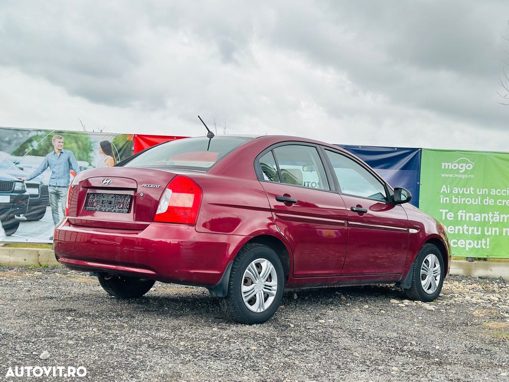Hyundai Accent 1.4 GL - 23
