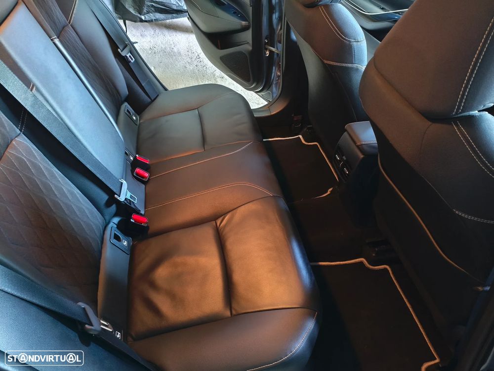 Toyota Corolla SD 1.8 Hybrid Luxury - 32