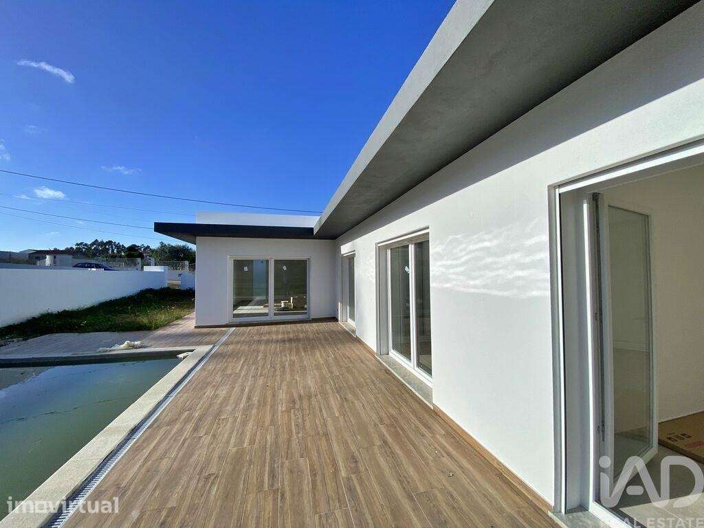 Casa / Villa T3 em Caldas da Rainha - Nossa Senhora do Pópulo, Coto e - Grande imagem: 2/29