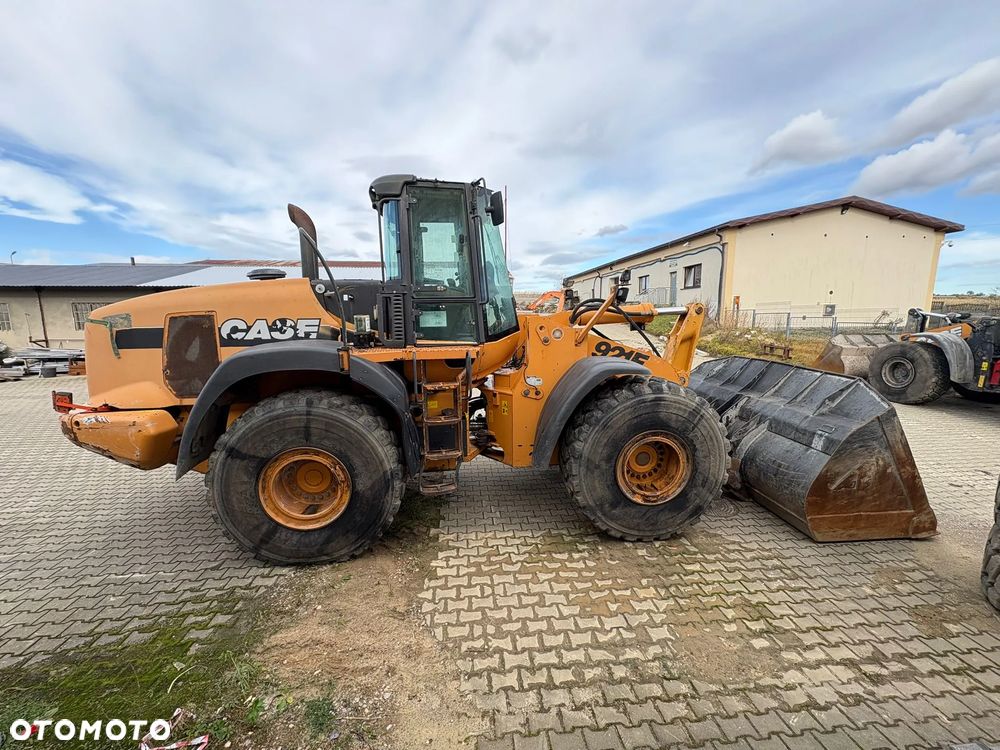 Case 921E - 1