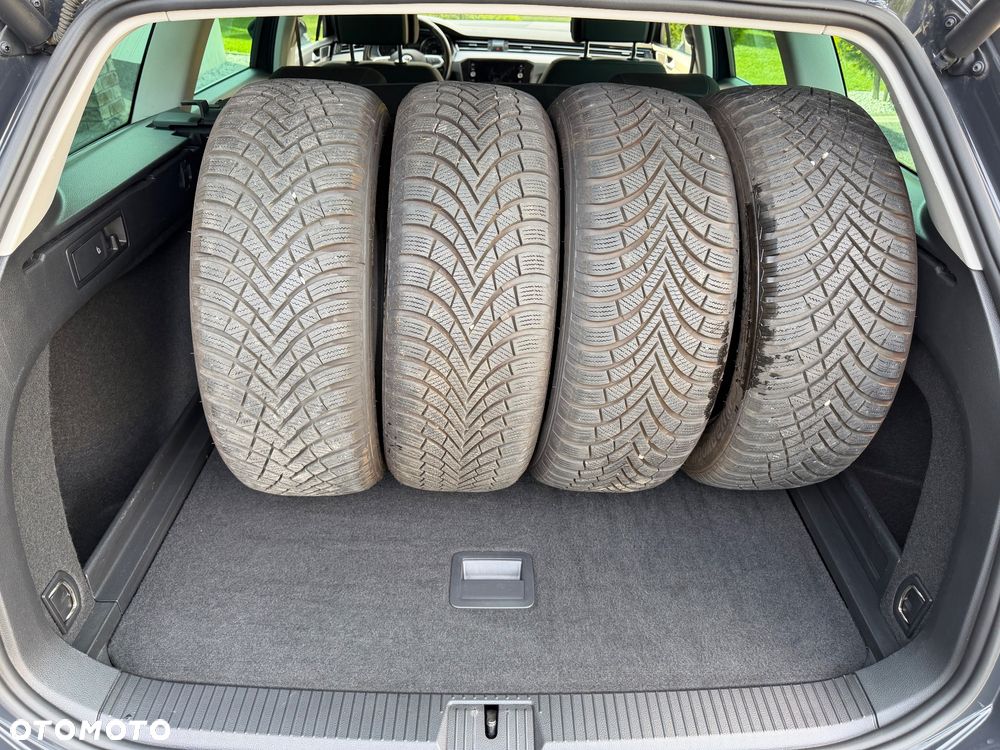 Volkswagen Passat 2.0 TDI SCR DSG Business - 29