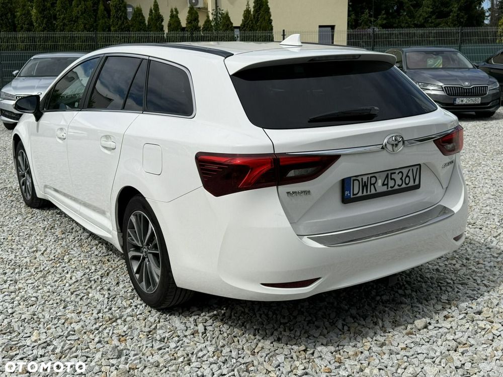 Toyota Avensis 1.6 D-4D Premium - 7