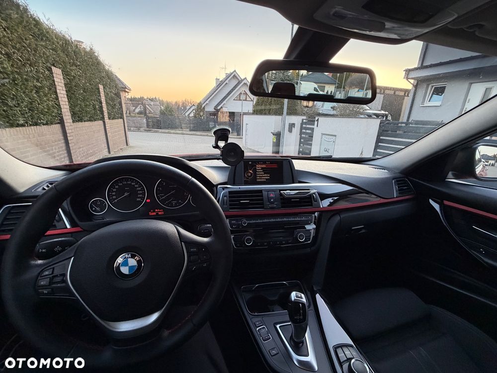 BMW Seria 3 330i M Sport - 11