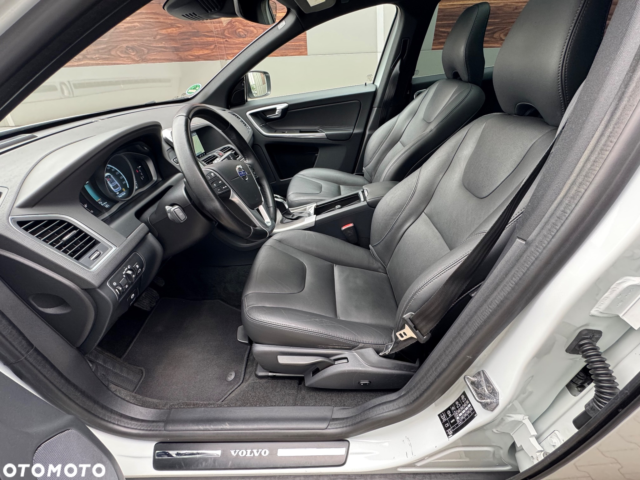 Volvo XC 60 D4 Drive-E Momentum - 33
