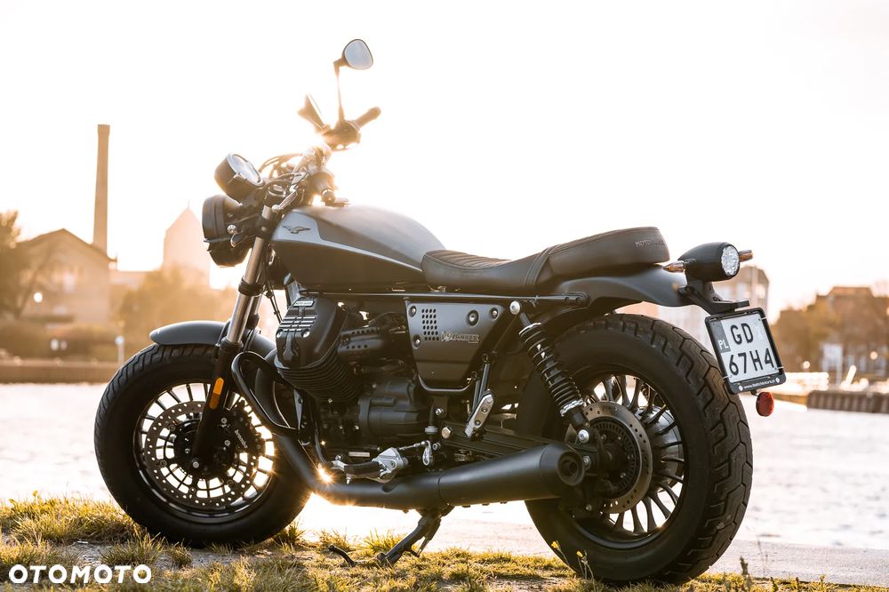 Moto Guzzi V9 - 9