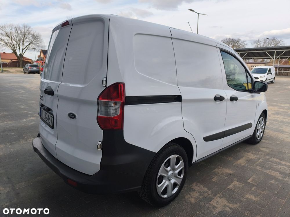 Ford Transit Courier - 11