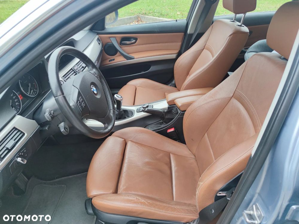 BMW Seria 3 320d - 12