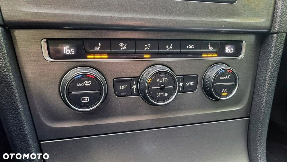 Volkswagen Golf - 20