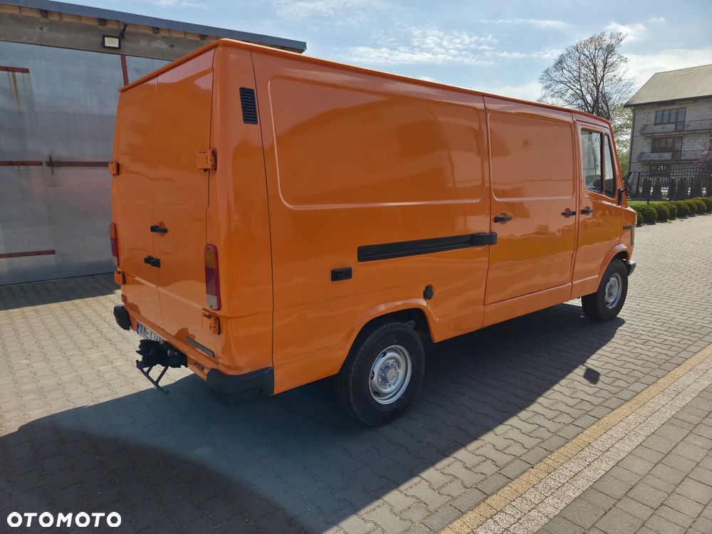 Mercedes-Benz 307D - 5