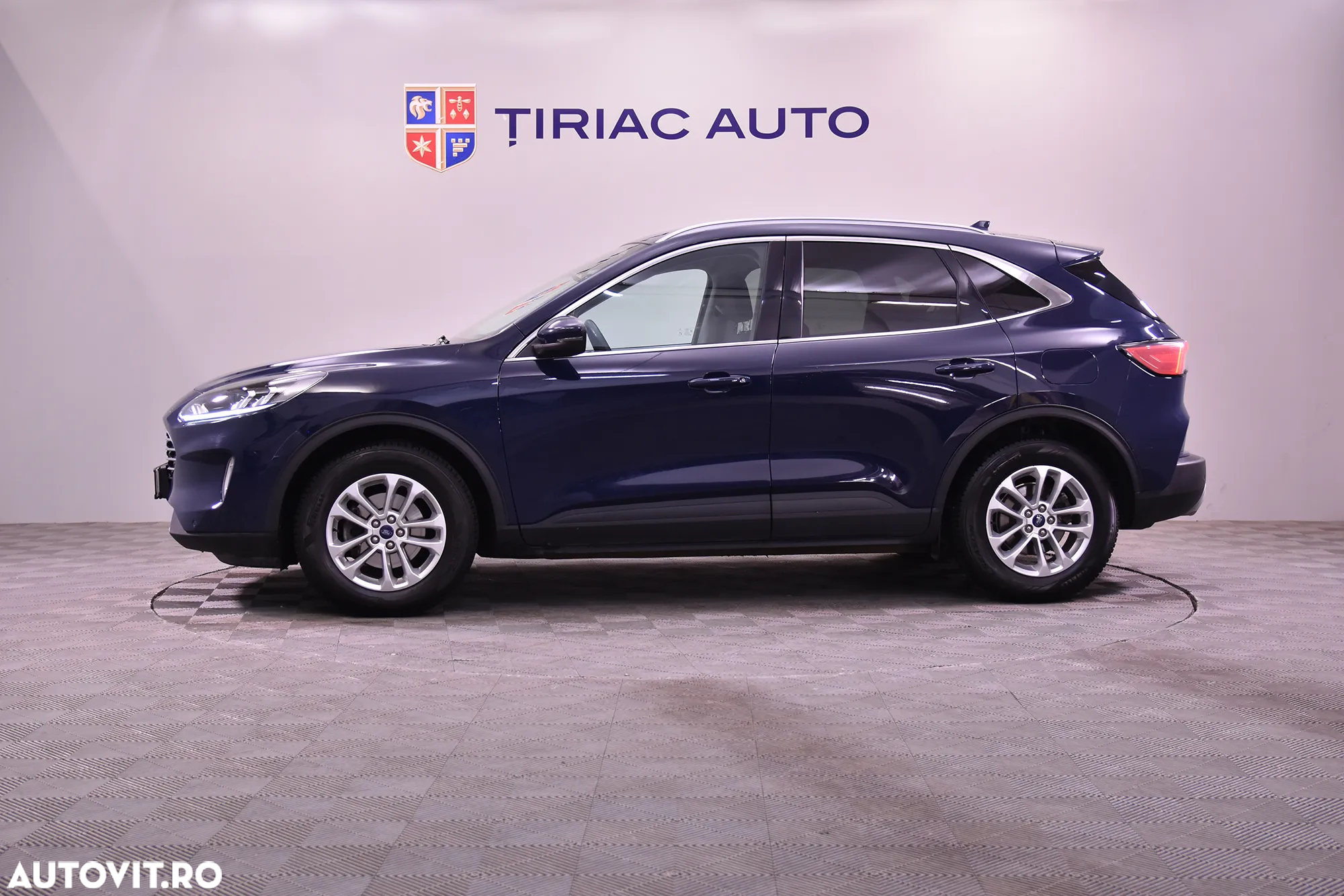 Ford Kuga - 2