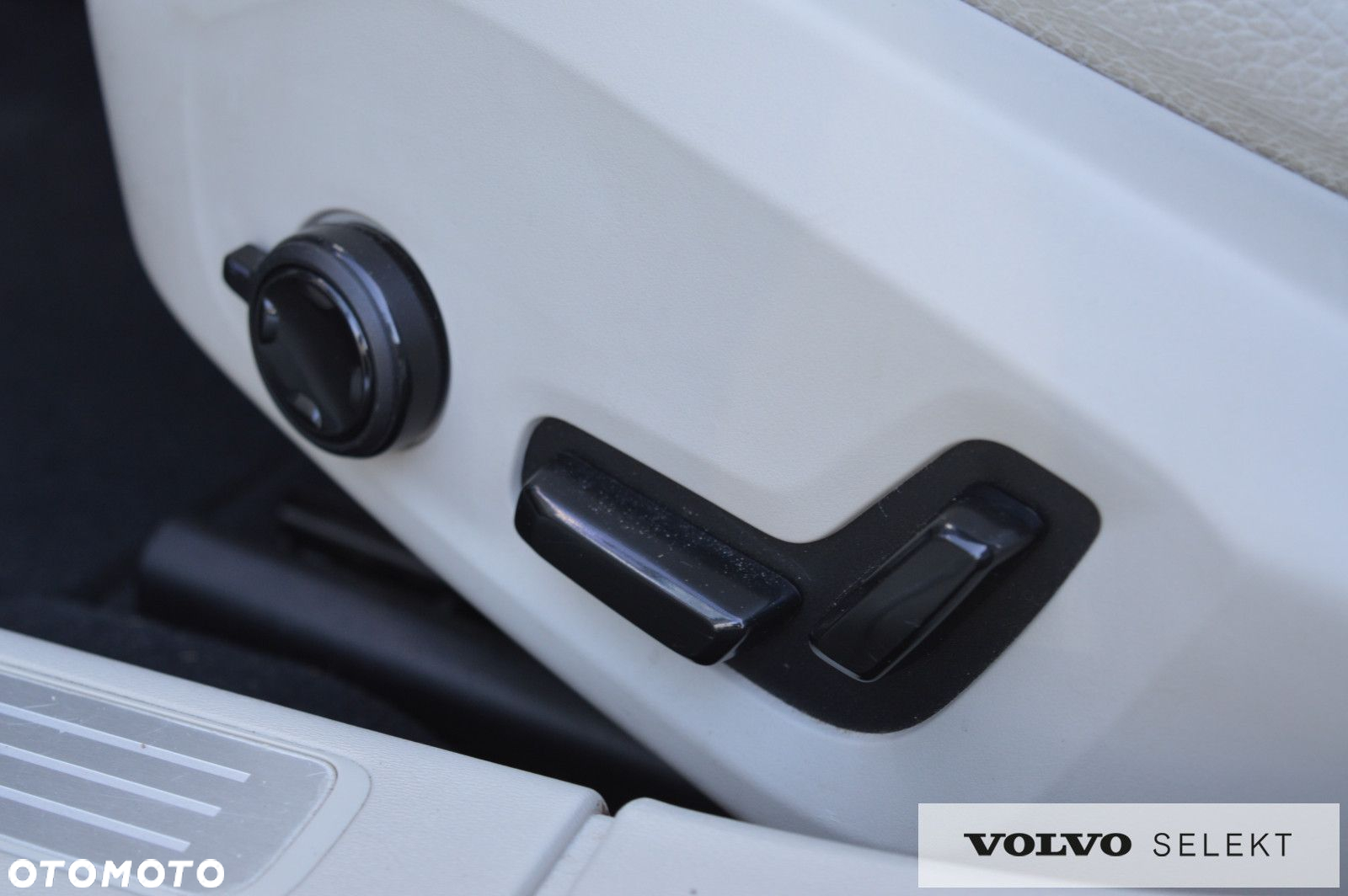 Volvo V90 Cross Country - 25