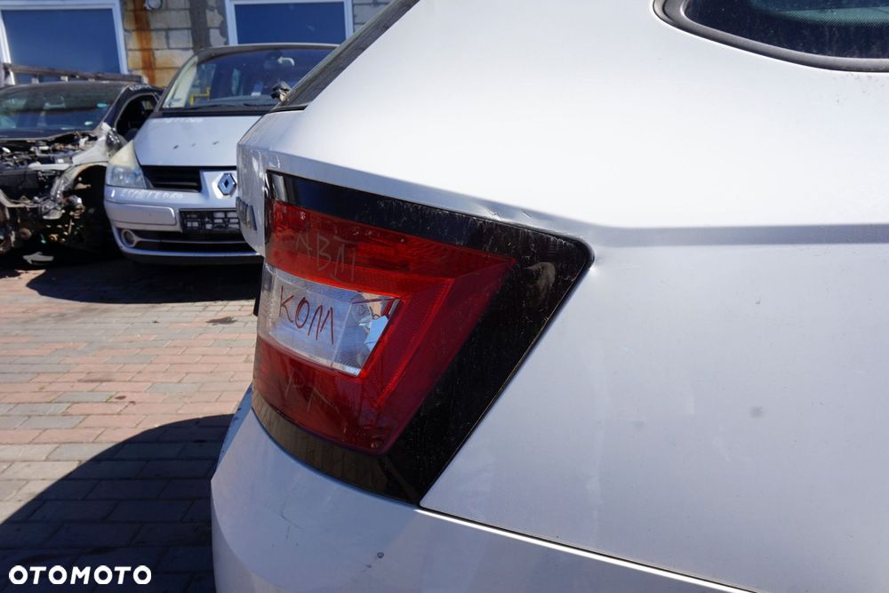LAMPA TYLNA PRAWA FABIA III NJ3 KOMBI 6V9945112 SKODA 2014-2018 - 3