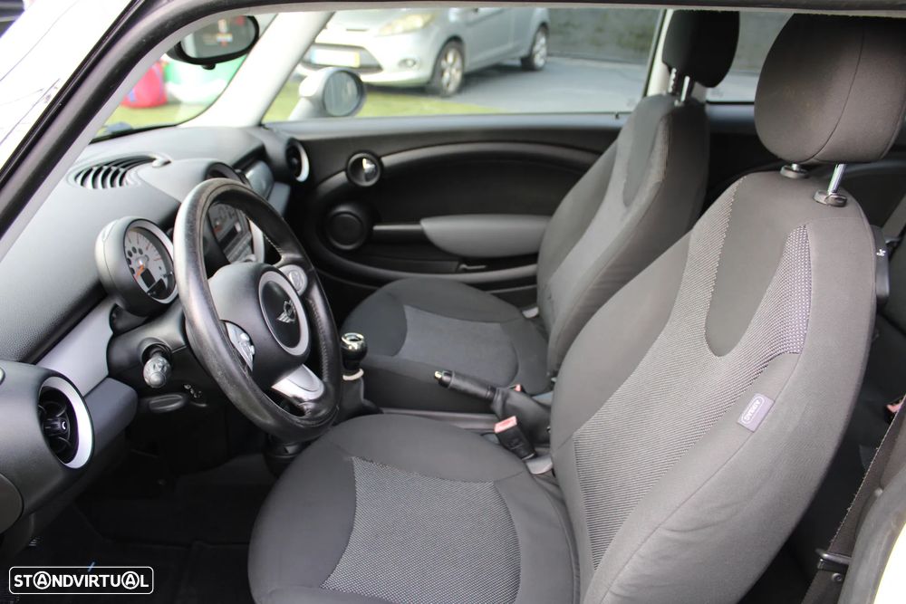 MINI 3 Portas Cooper D - 13