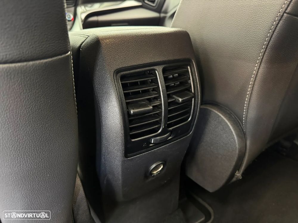 Ford Kuga 1.5 TDCi Vignale - 11