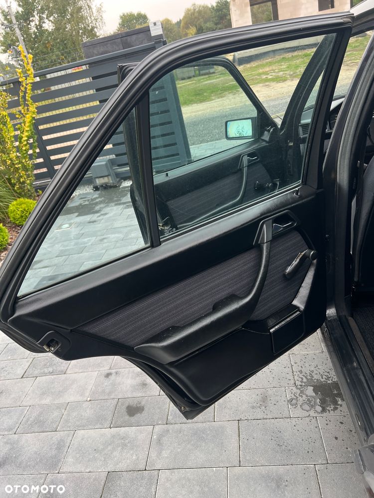 Mercedes-Benz W124 (1984-1993) - 12