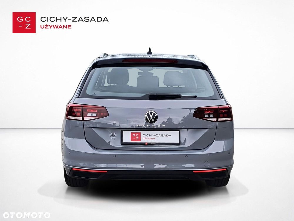 Volkswagen Passat - 4