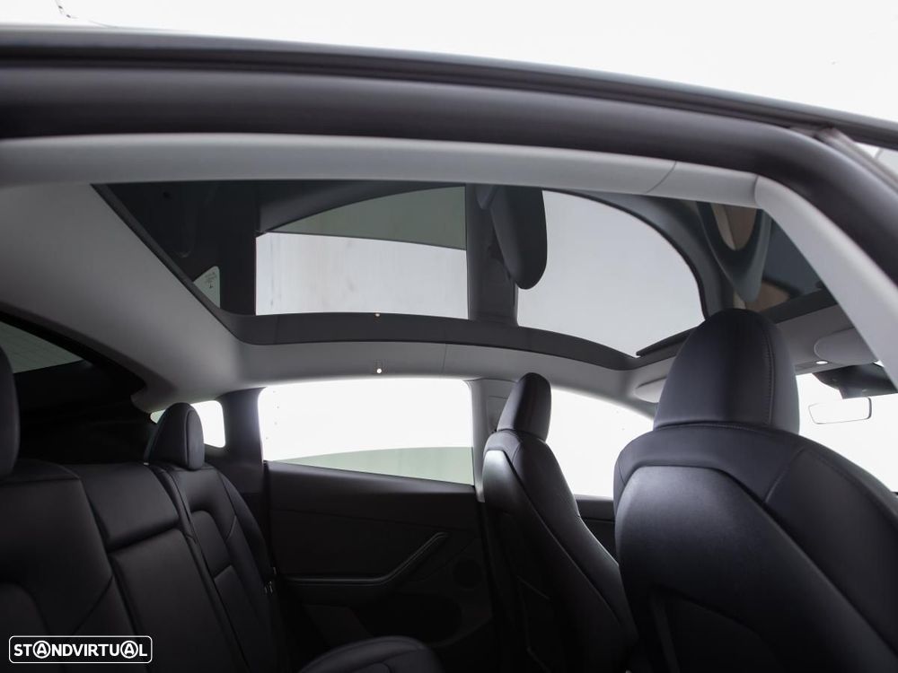 Tesla Model Y Long Range Dual Motor AWD - 14