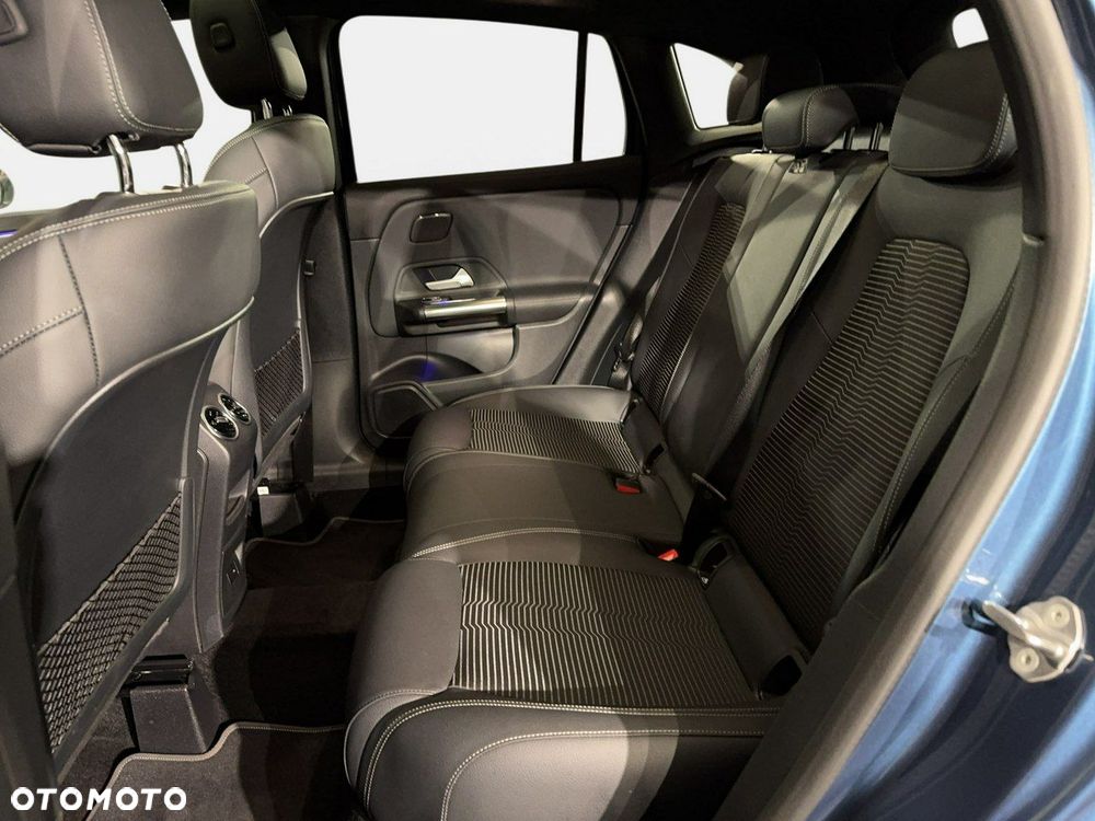 Mercedes-Benz GLA - 16