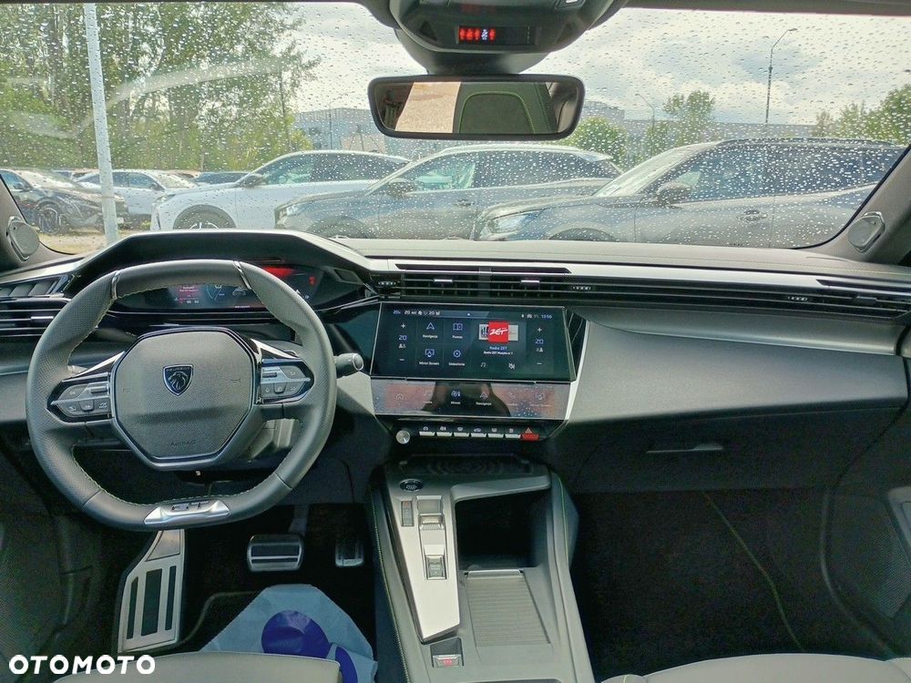 Peugeot 408 - 8