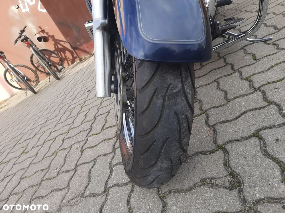 Suzuki Intruder - 12