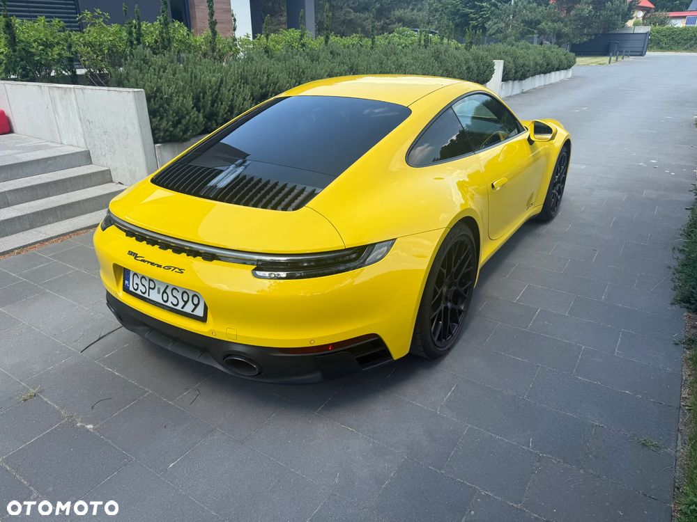 Porsche 911 Carrera GTS - 2