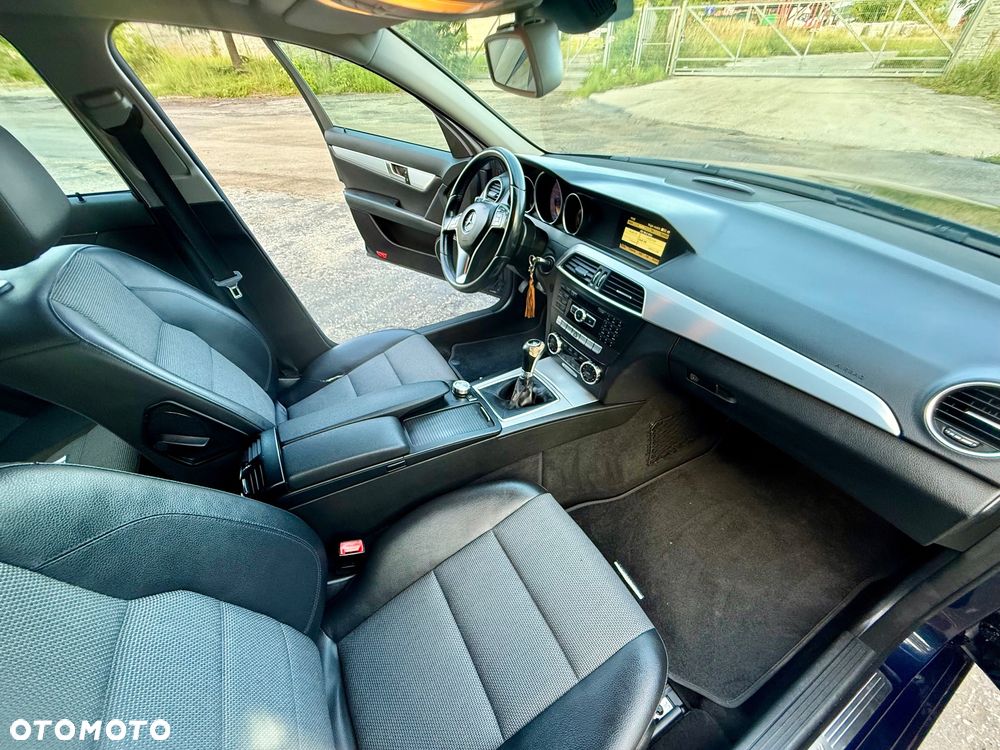 Mercedes-Benz Klasa C 180 CDI DPF (BlueEFFICIENCY) Avantgarde - 11