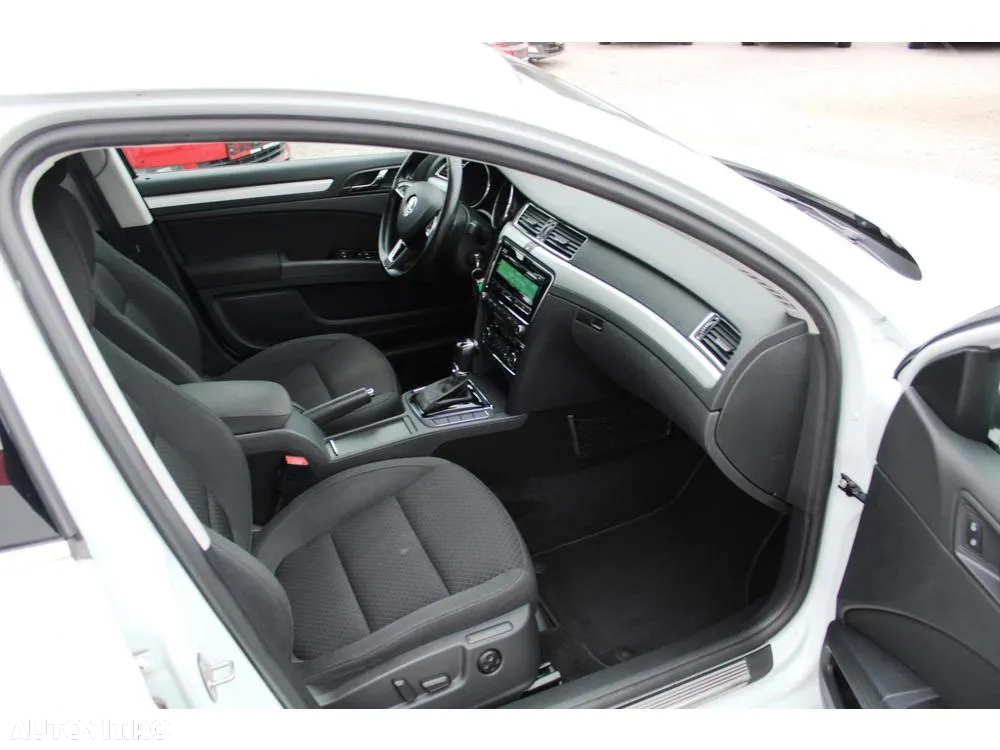 Skoda Superb 2.0 TDI DSG Elegance - 5