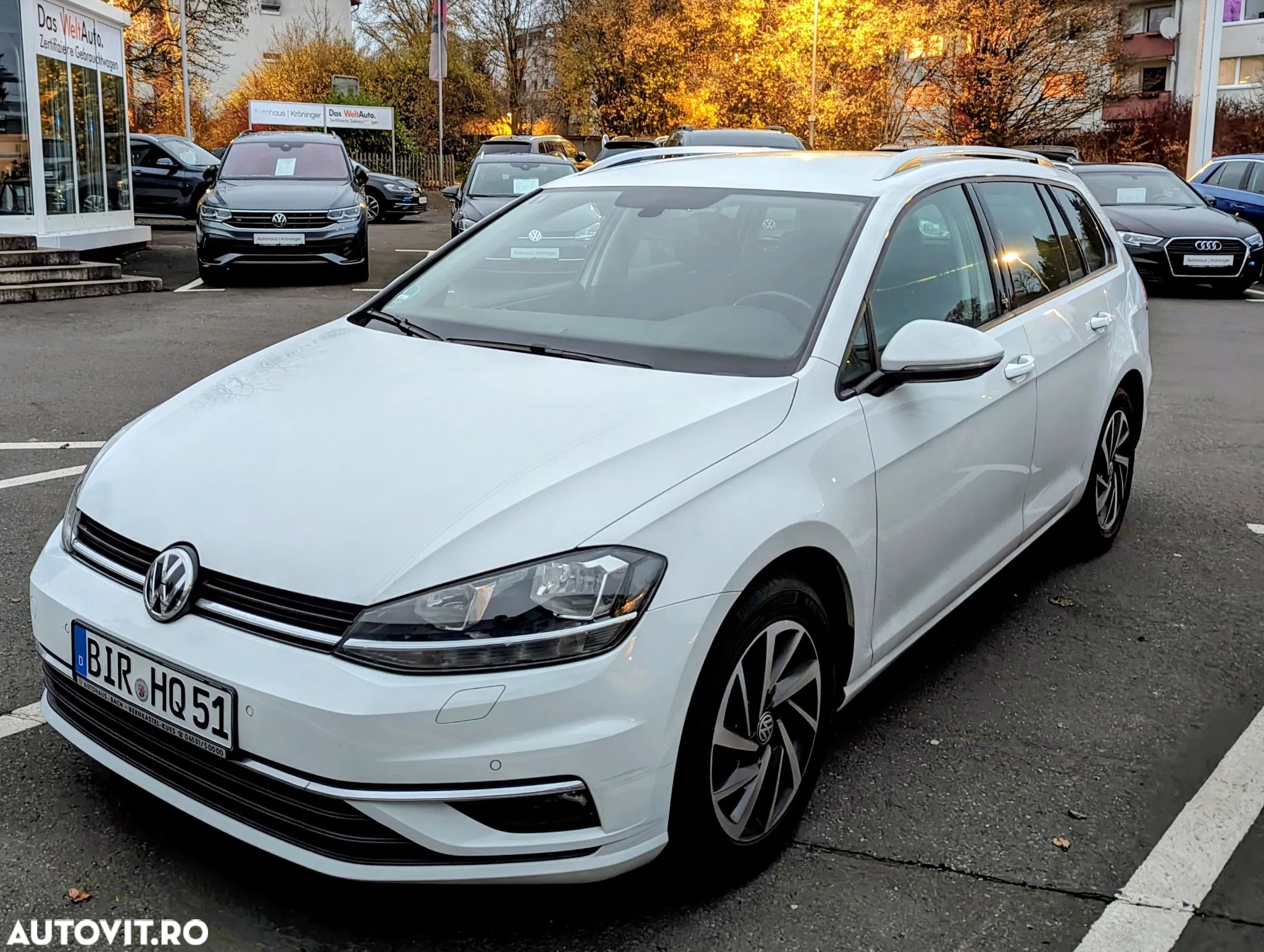 Volkswagen Golf - 1