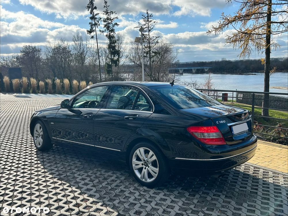 Mercedes-Benz Klasa C 180 CGI BlueEFFICIENCY Avantgarde - 8