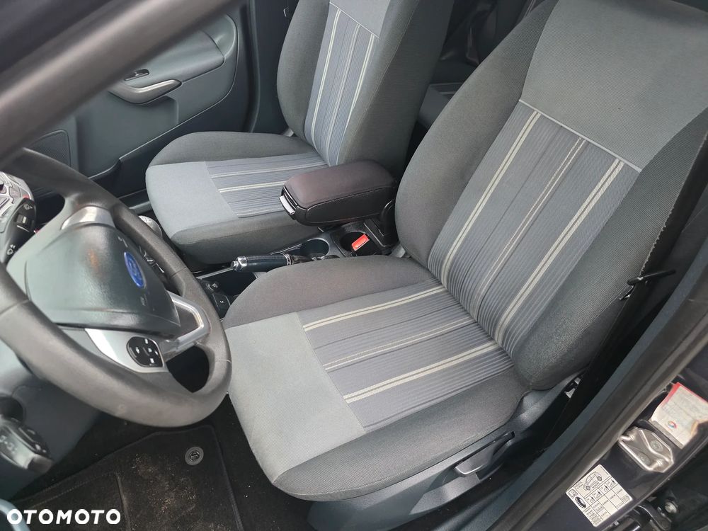 Ford Fiesta - 23