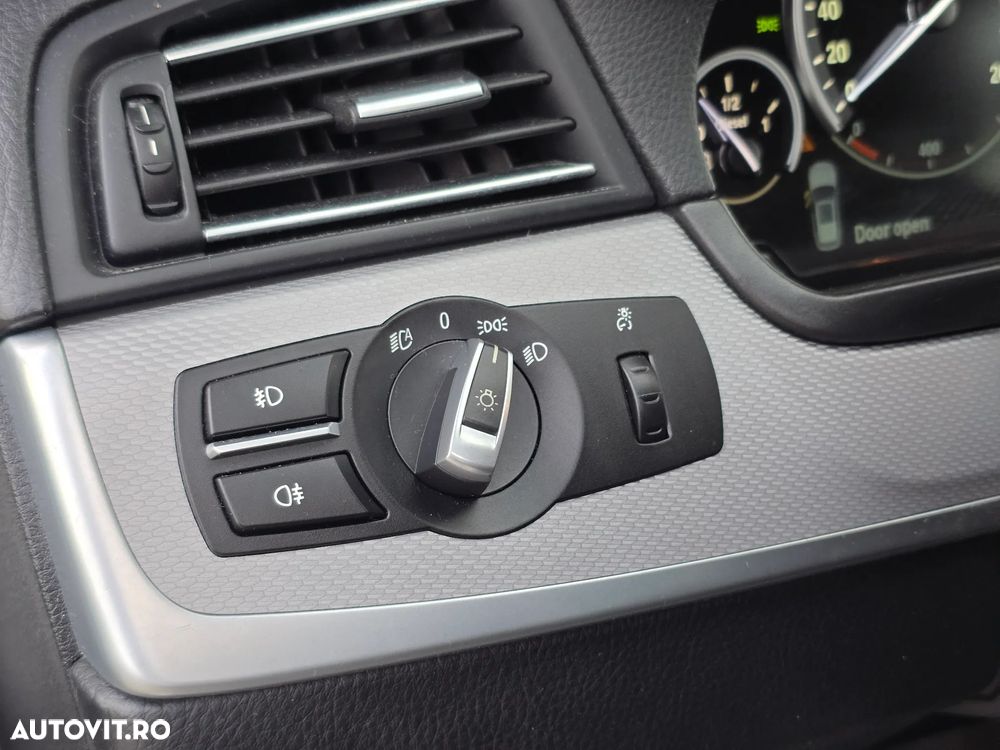 BMW Seria 5 520d Touring Sport-Aut. - 26