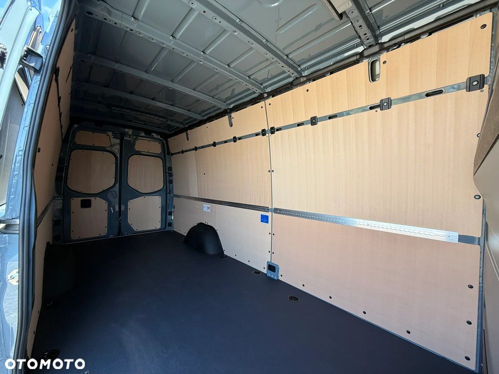 Mercedes-Benz Sprinter - 10