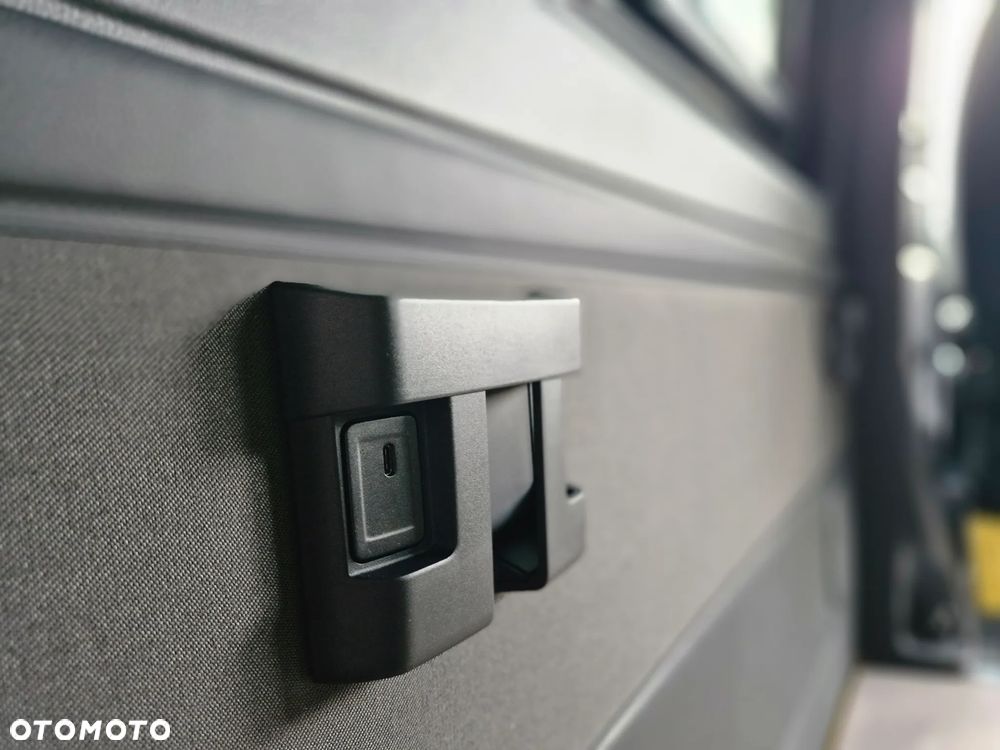 Mercedes-Benz Sprinter - 13